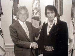 elvis.jpg (15743 bytes)